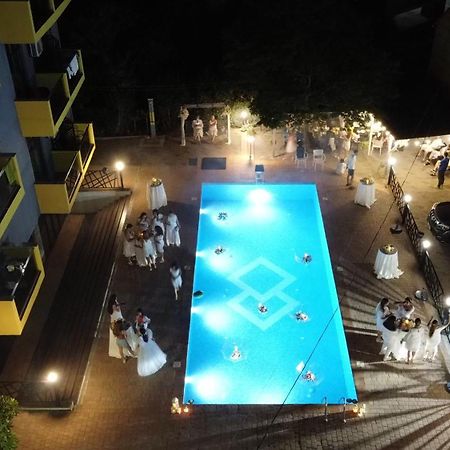Casa Del Mar Hotell Kvariati Exteriör bild