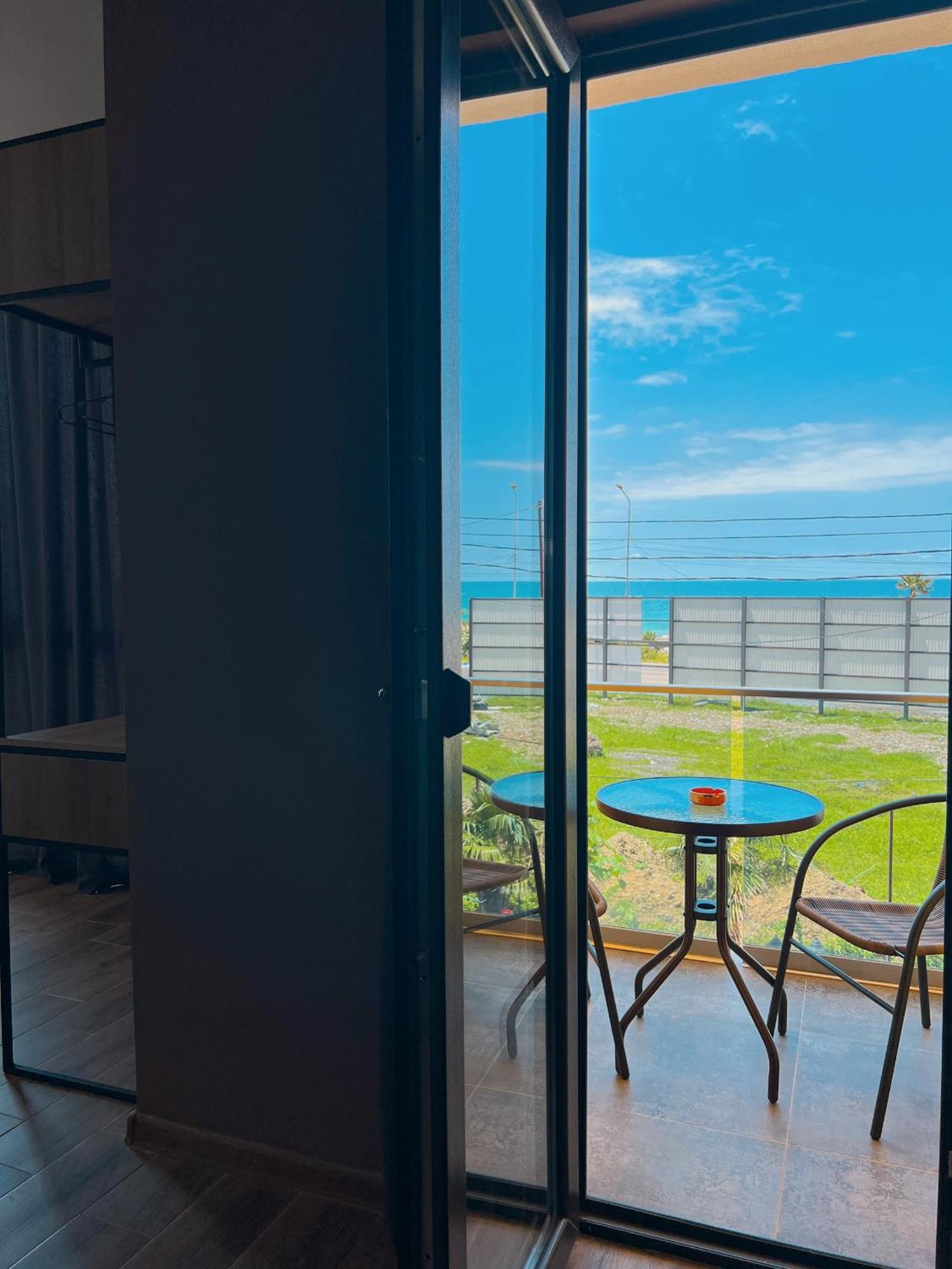 Casa Del Mar Hotell Kvariati Exteriör bild